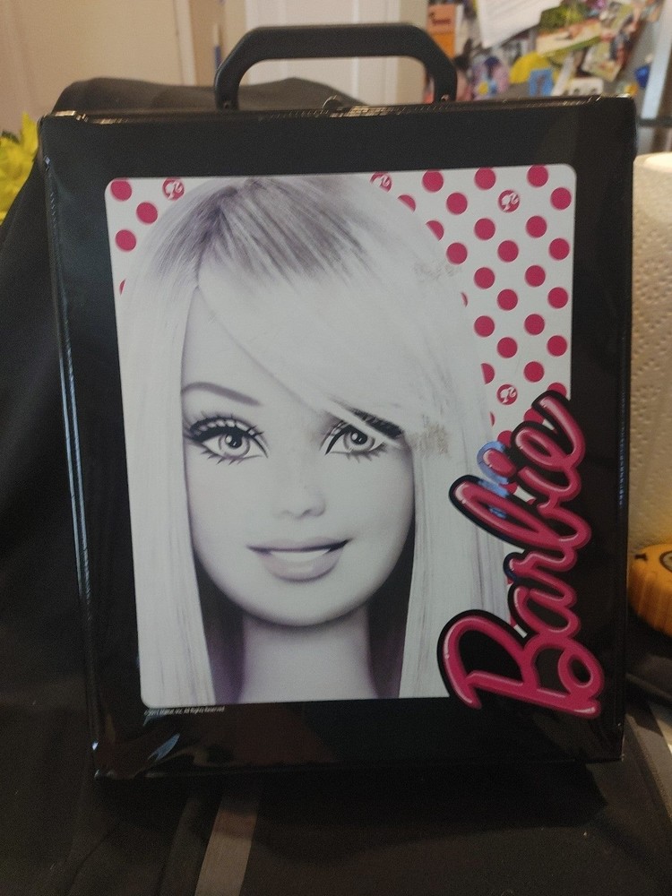 BARBIE DOLL CARRYING CASE. 2011. RARE! Doll storage box